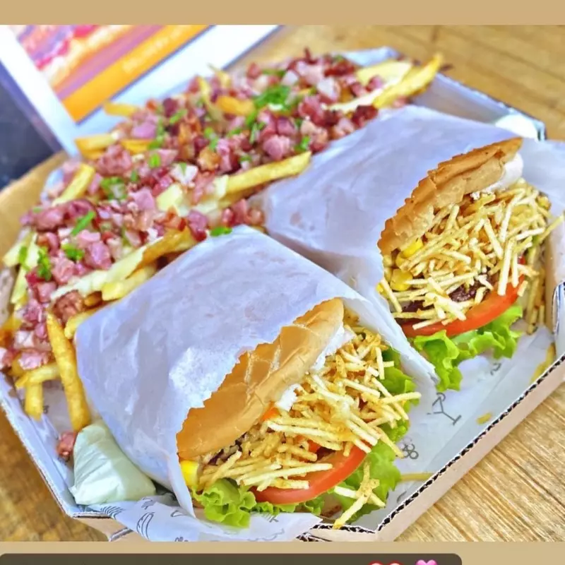 2 x salada fritas bacon e mussarela