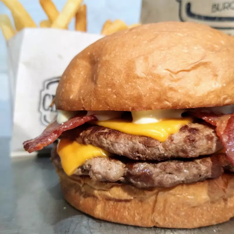 2 CHES /BAC + 2 PAPAS+4 SUPREMITAS