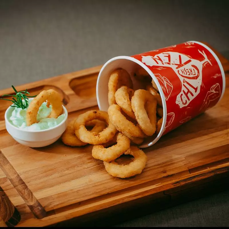 ANÉIS DE CEBOLA NO BALDE