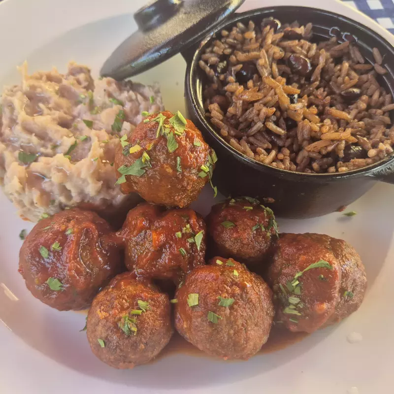 Albóndigas de pollo con salsa tomate