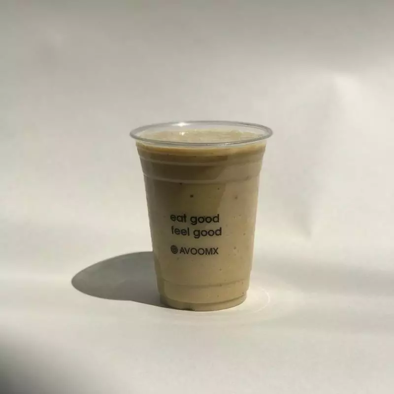 Golden Milk Smoothie. Vegano 16 Oz.