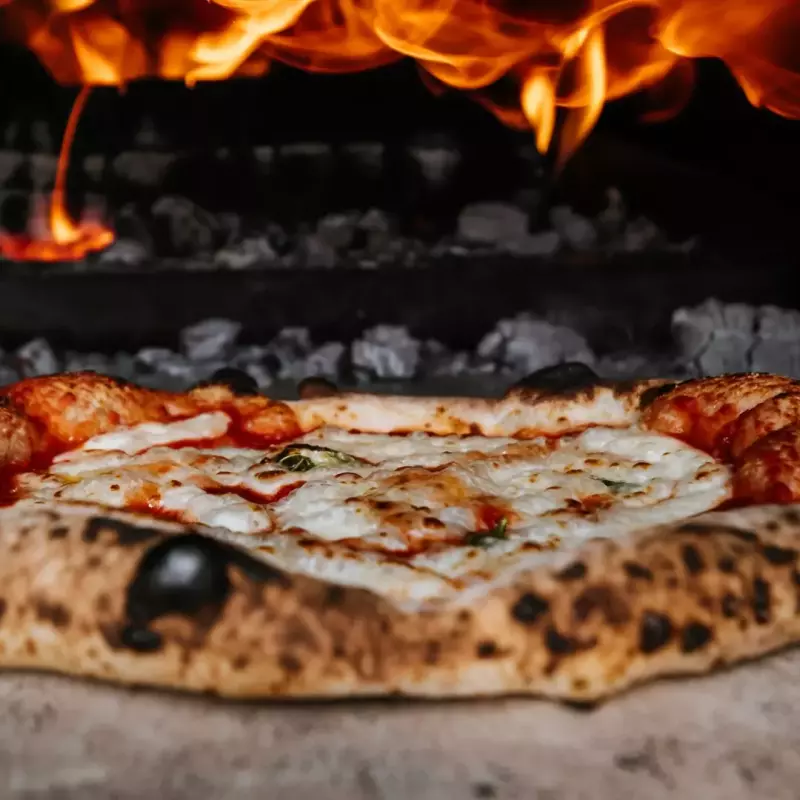 2 MUZZAS + FAINÁ + BEBIDA 1,5 LT