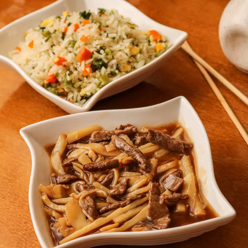 Carne Desfiada com Cogumelo e Broto