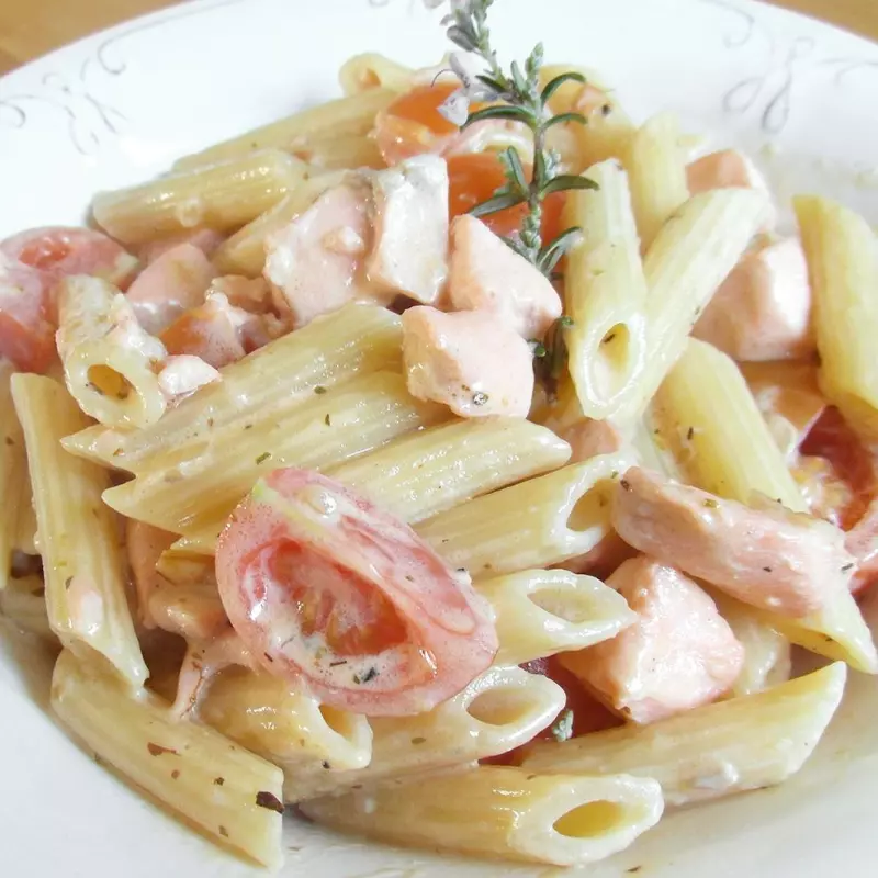 MASSA COM LASCAS DE SALMÃO(