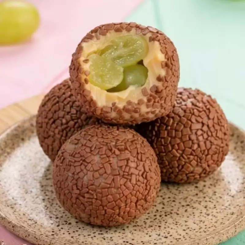 Brigadeiro Recheado Uva