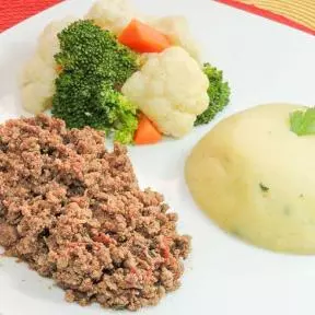Purê de batatas e carne moída