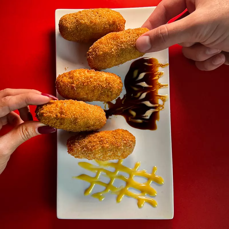 Croquetas rellenas (Cinco unidades)