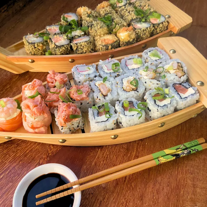 2 Barquitas Salmão/ Camarão/ Kani