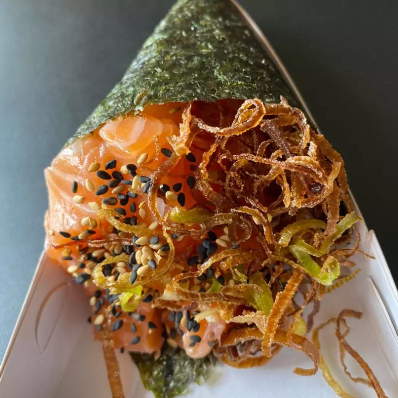 temaki Salmao simples c\alho poró