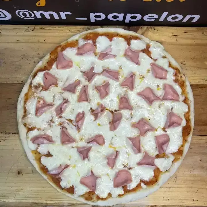 PIZZA JAMÓN Y QUESO