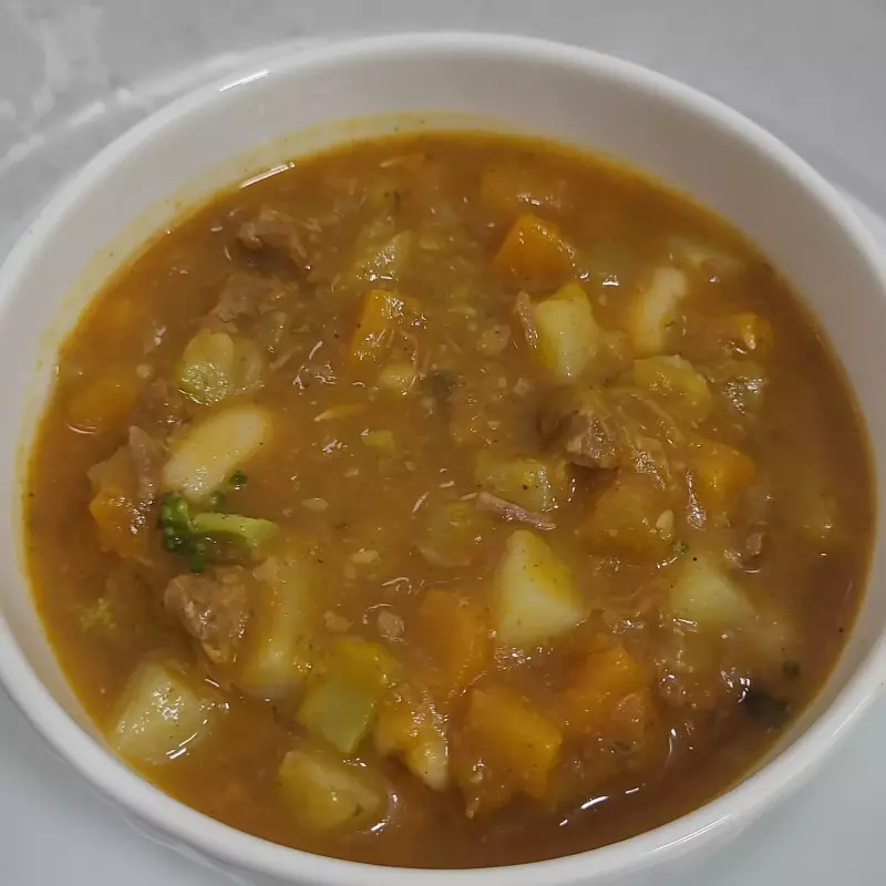 Feijão branco com carne e legumes