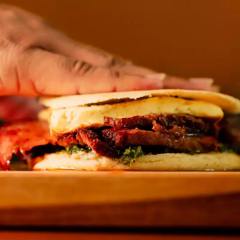 Arepa Especial con Carne Ahumada