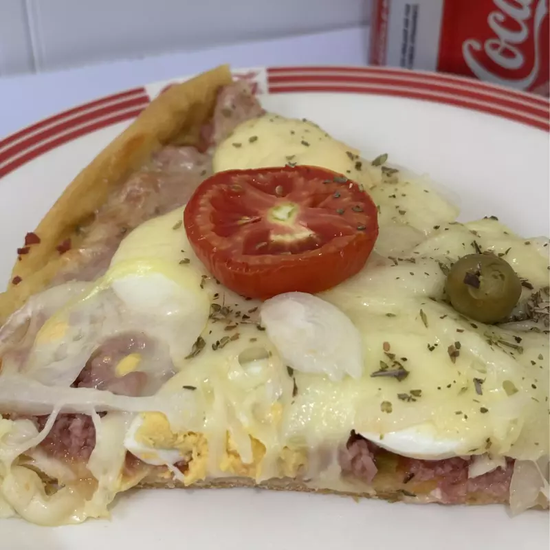 Fatia de pizza portuguesa