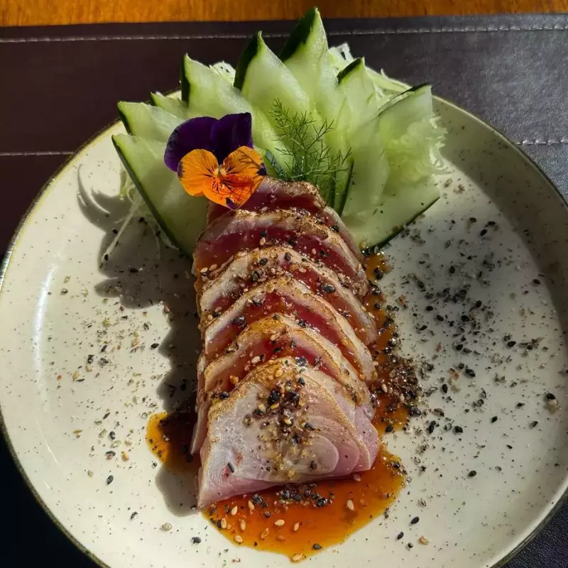Sashimi Atum Maçaricado Gergelim 6un