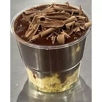 Bolo no pote cenoura c/ chocolate