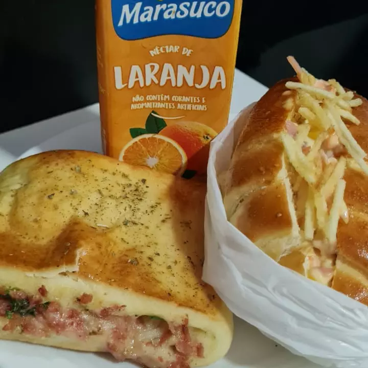 2 salgados de  forno