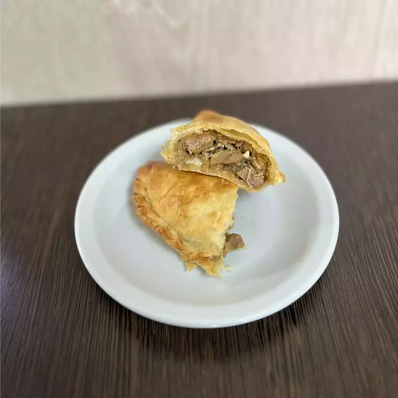 Empanada de carne cortada a cuchillo