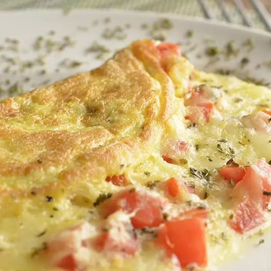 OMELETE C/ QUEIJO BRANCO