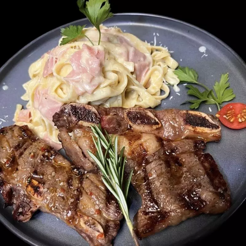 ASADO DE TIRA CON FETTUCCINE