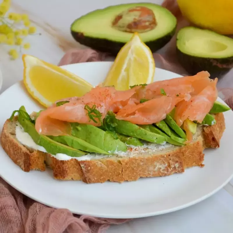 -TOAST SAUMON AVOCAT-