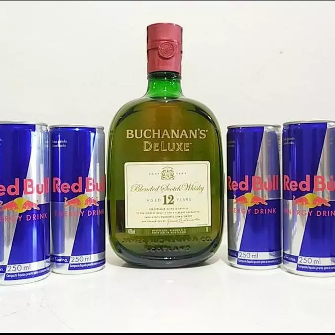 Combo Buchanans + Red Bull (4 Unidades)