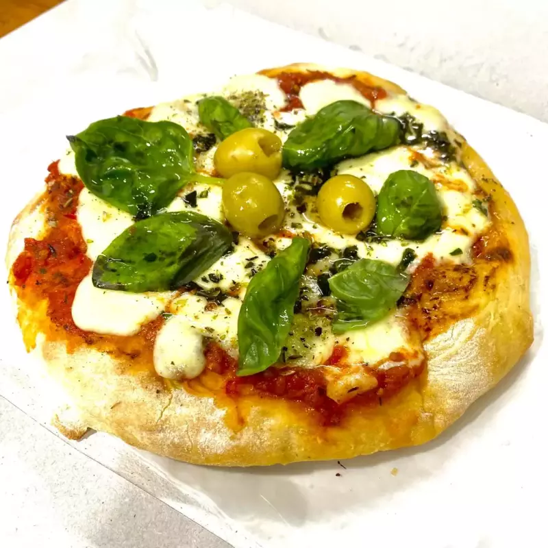 PIZZA DE ALBAHACA
