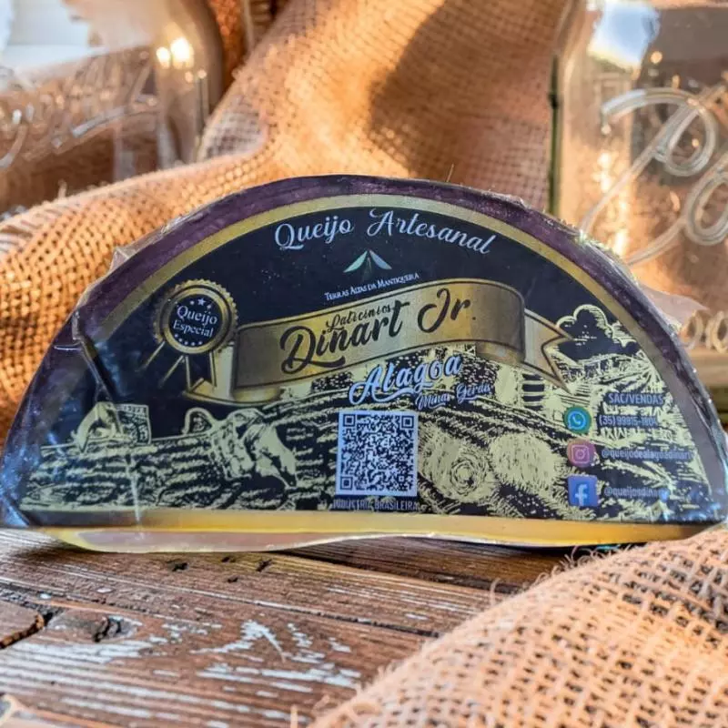 Queijo banhado no vinho