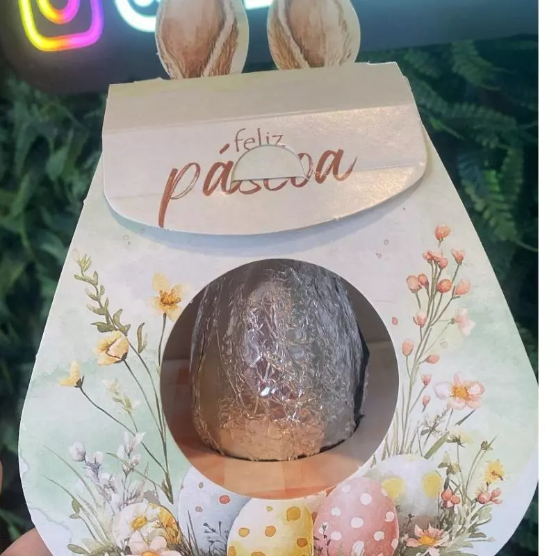 Ovo bombom ninho com morango