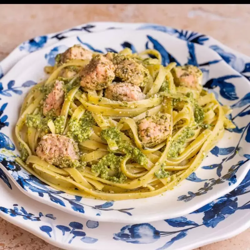 Fettuchini ala Pesto Salmao