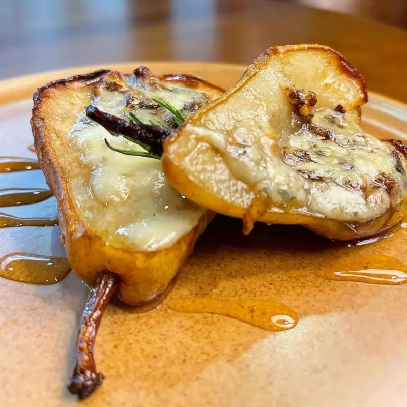 Peras 🍐 assadas com gorgonzola