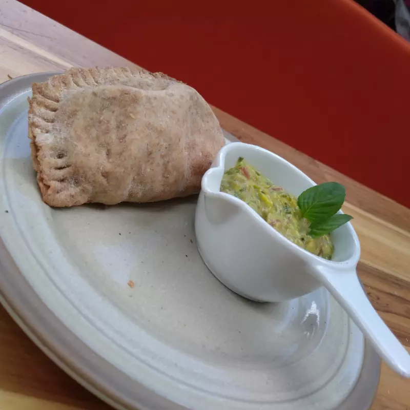 Empanada Integral con guacamole