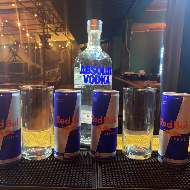 ABSOLUT + 4 RED BULL 250ml