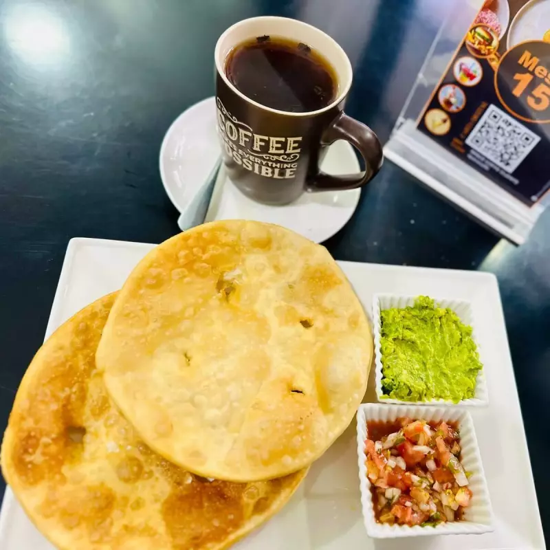 2 Sopaipillas con palta más té o caf