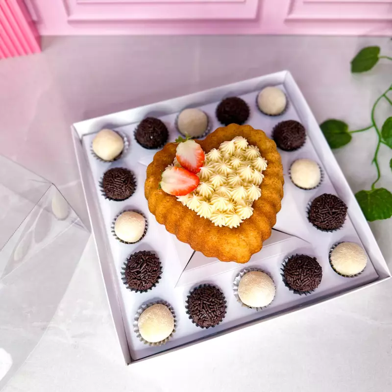 Mini bolo coração + Brigs.