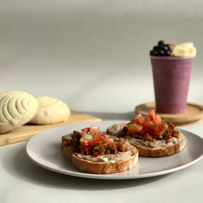 MOLLETES,ACAI+2 CONCHAS VEGAN