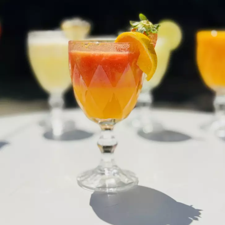 SUCO DE LARANJA COM MORANGO