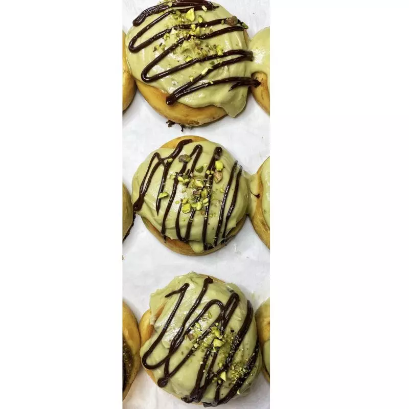 Cinammon roll Pistacho chocolate