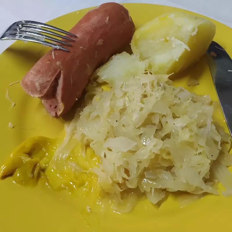 Knackwurst y chucrut