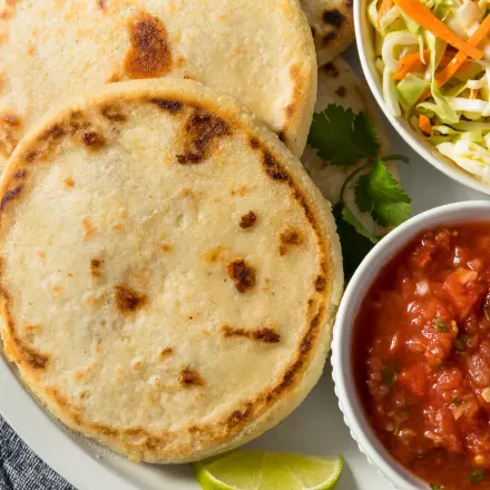 Combo Pupusa+Sopita del día+Bebida