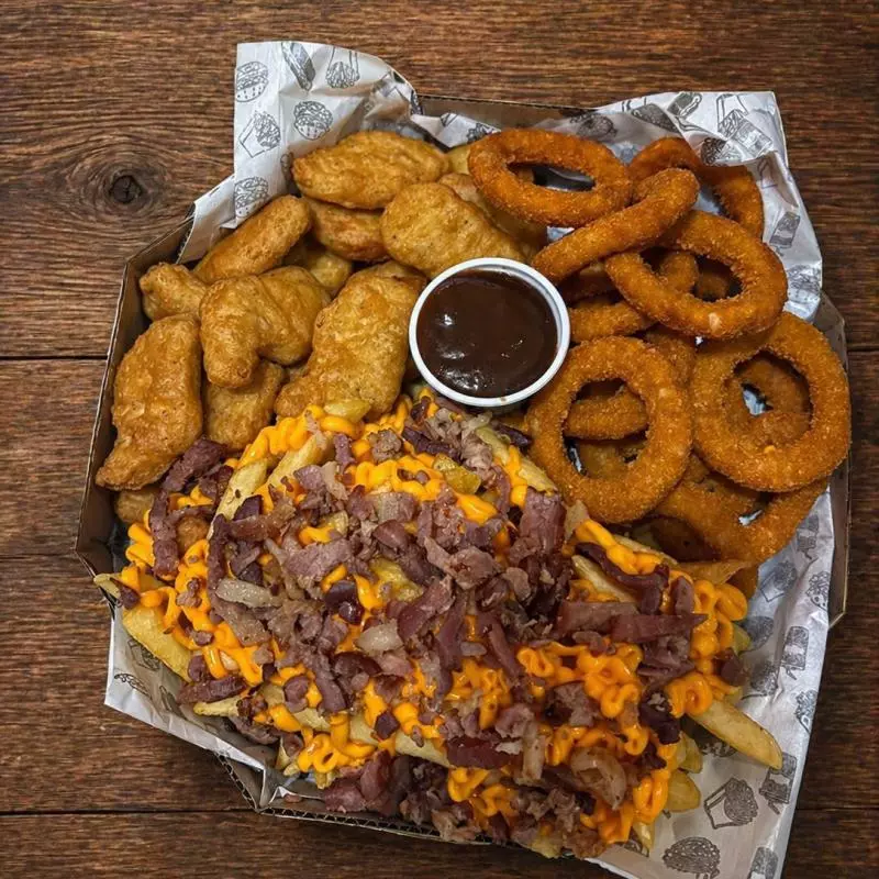 BATATA CHED E BAC, CEBOLA E NUGGETS