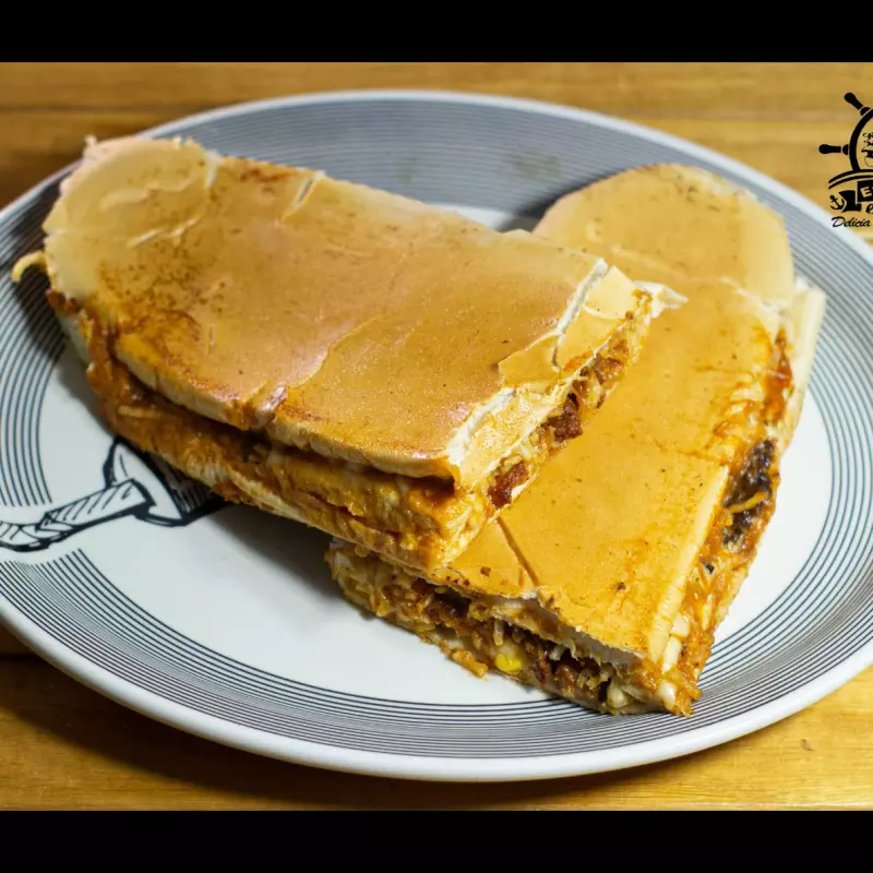 SIMPLES (SALSICHA, MOLHO E MAIONESE)