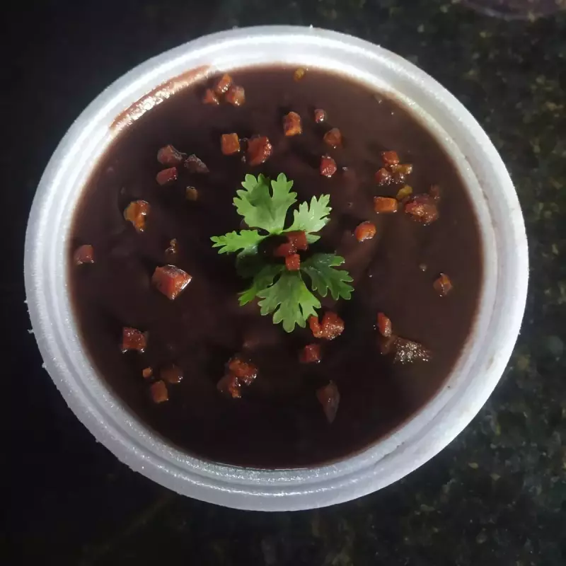 CALDO DE FEIJÃO C/ BACON E CALABRESA