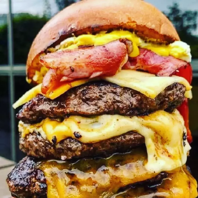 Burguer triplo+ noguets+ fritas