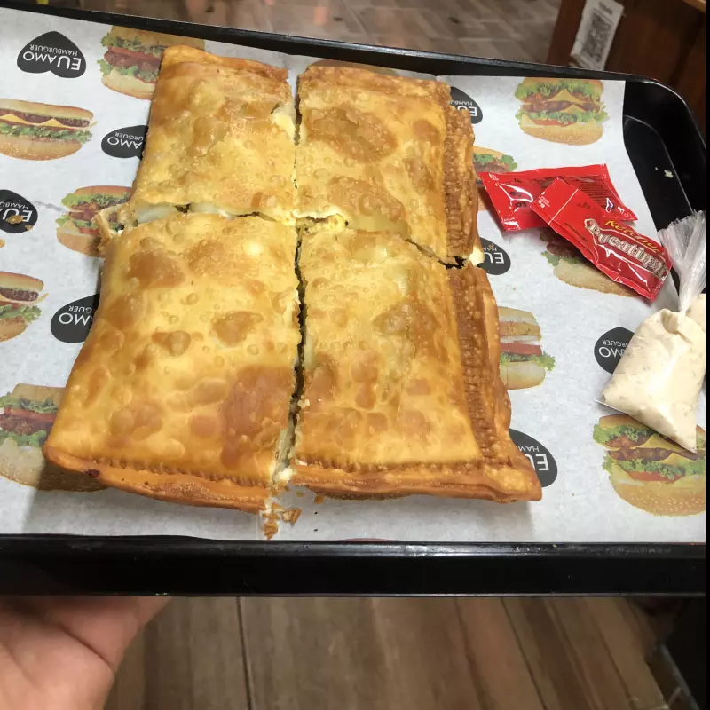 PASTEL CALABRESA C/FRANGO E QUEIJO