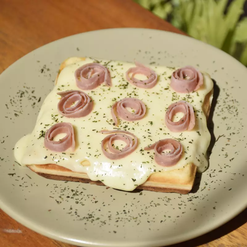 Waffle Queijo e Presunto