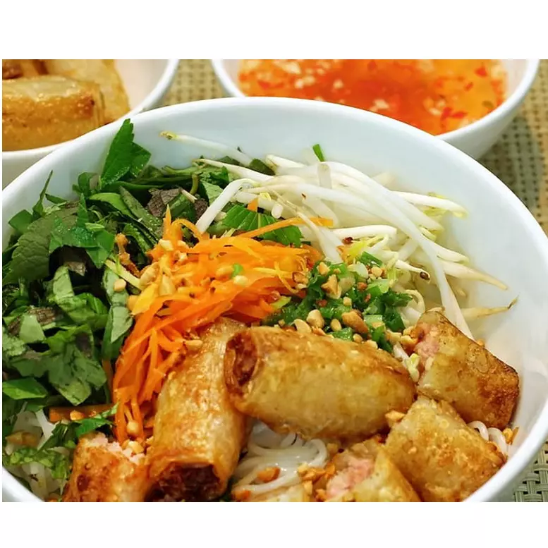 Bún chả giò fideos con rollo