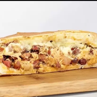 Prensado Frango c/ bacon e catupiry