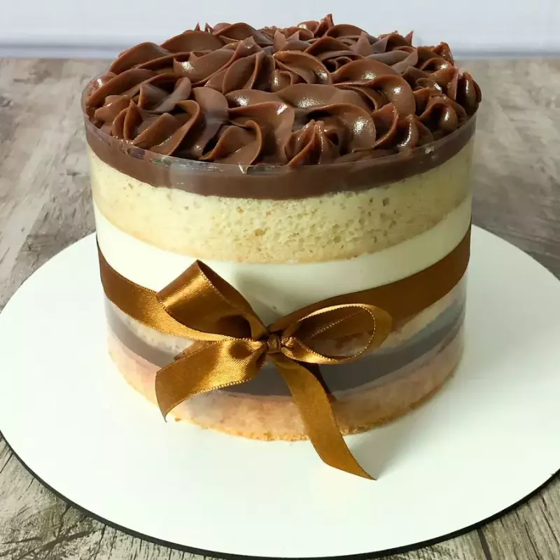 Bolo tamanho 1 serve 15 fatias