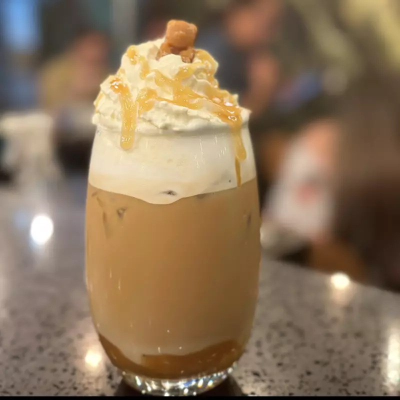 Cafe frio de caramelo salado