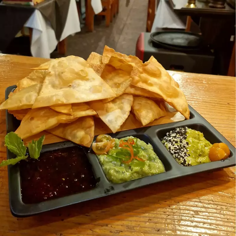 NACHOS CON GUACAMOLE